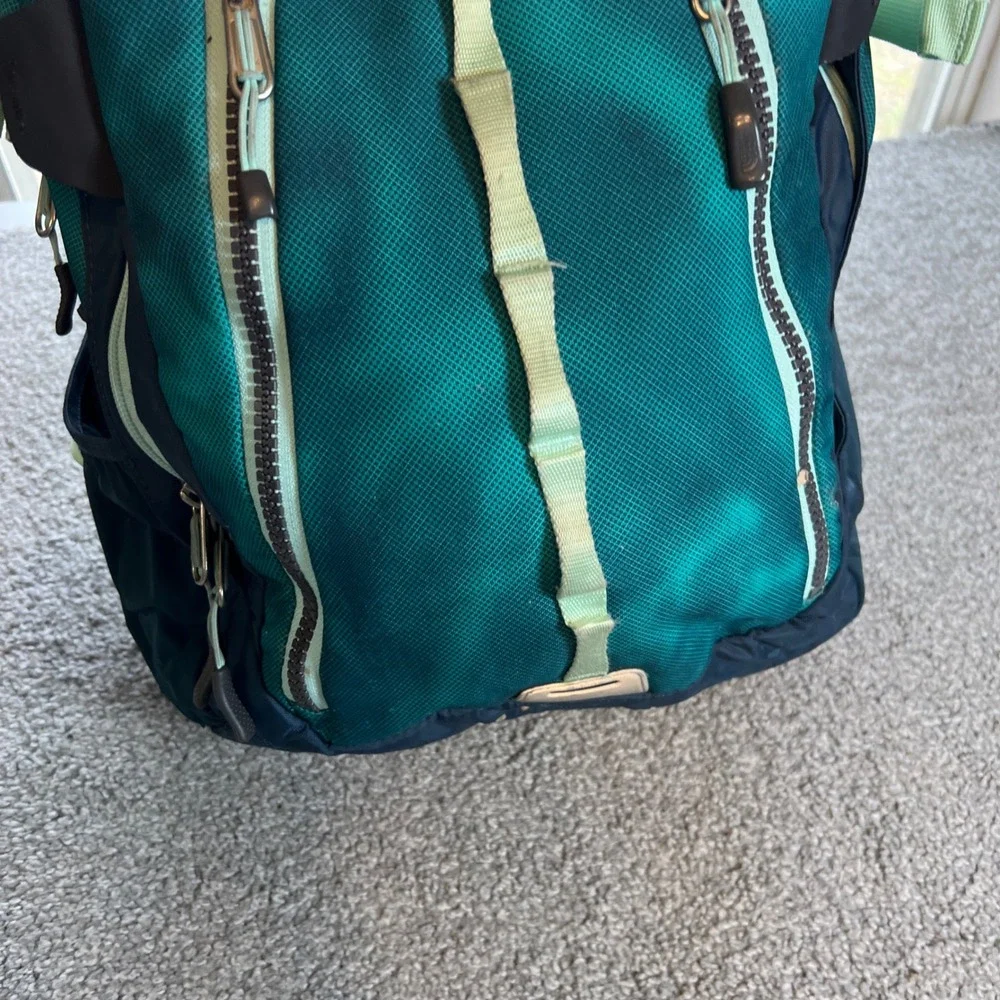 The North Face Recon Backpack Teal Navy Mint Laptop Sleeve Hiking Travel outdoor